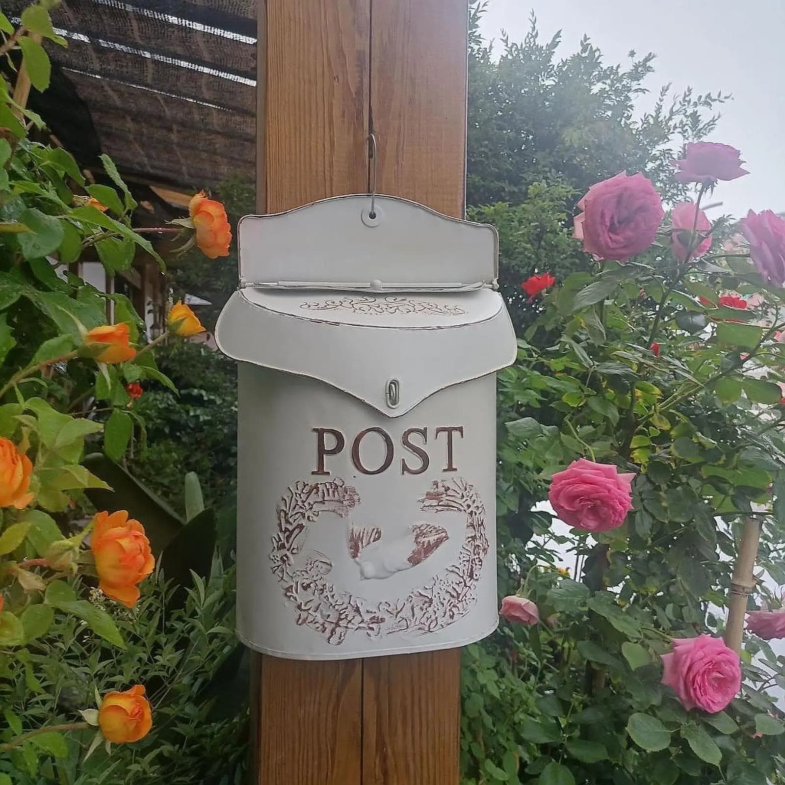 Boîte aux lettres murale à charme nostalgique