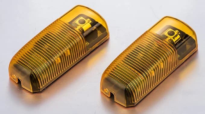 Cellule photoélectrique à faisceau de sécurité avec fonction de lampe flash