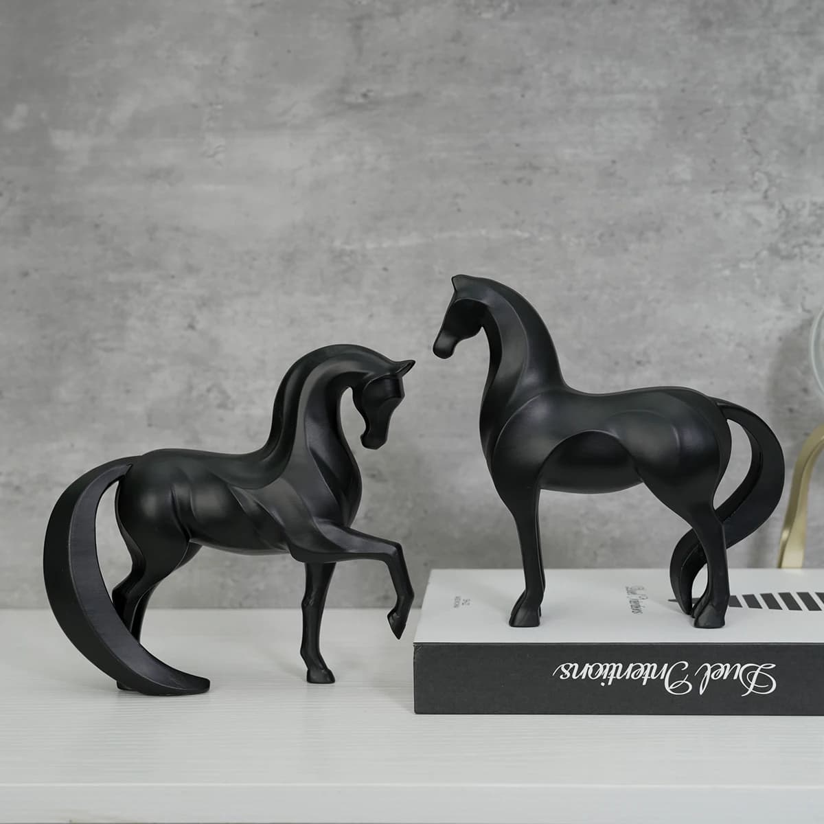 Sculpture de cheval géométrique en résine, ornement artistique, accessoires de décoration pour la maison, figurines d'animaux modernes et minimalistes pour étagère, décoration de bureau