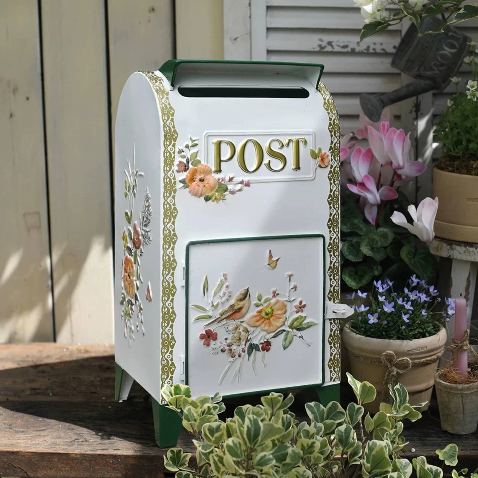 Boîte aux lettres sur pied en fer