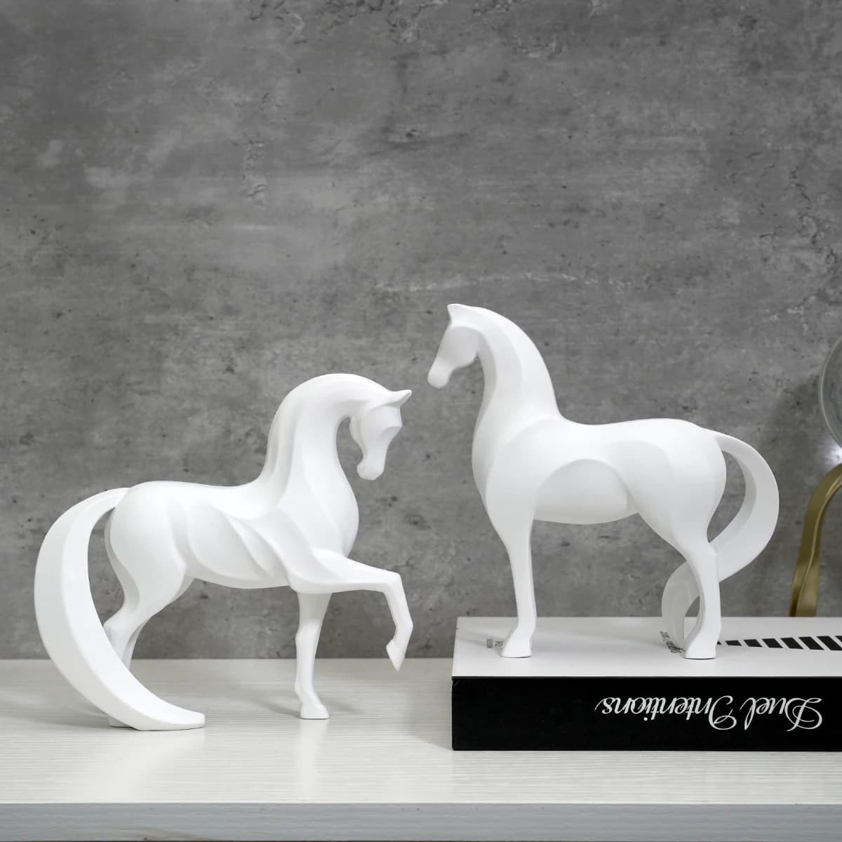 Sculpture de cheval géométrique en résine, ornement artistique, accessoires de décoration pour la maison, figurines d'animaux modernes et minimalistes pour étagère, décoration de bureau