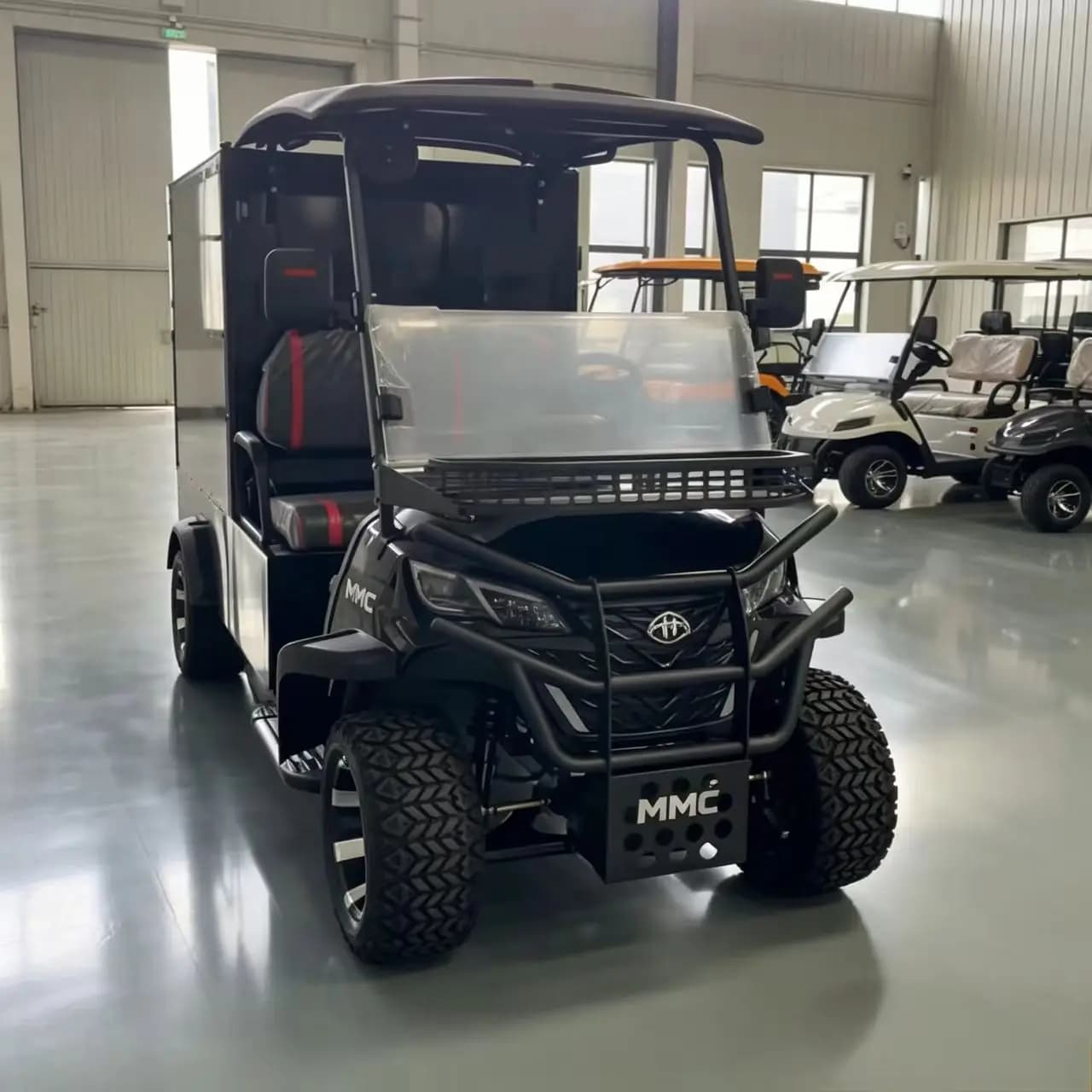 Voitures de golf 4x4 à vendre : Moteur 4000W/7000W, batterie lithium 48V/72V, offrant une autonomie exceptionnelle et un couple élevé.