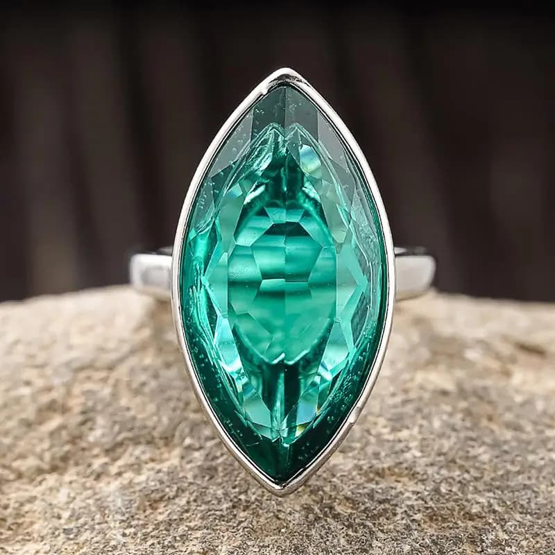 Huitan – bague Marquise pour femmes, style simple avec CZ vert brillant, accessoires de fête de mariage tendance, bijoux polyvalents pour dames