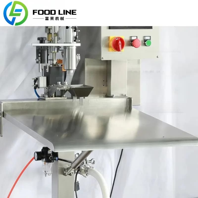 Équipement de remplissage à commande manuelle pour la production de boissons avec une opération simple
