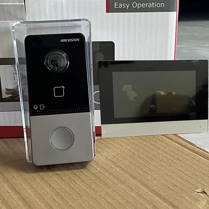 Kit d'interphone vidéo Hikvision DS-KIS603-P(C) avec sonnette POE