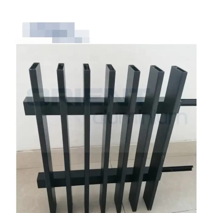 Panneau de clôture en aluminium marron/gris foncé pour jardins avec colonnes
