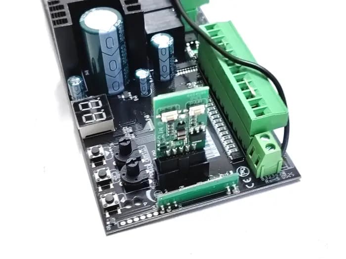 Contrôleur de moteur d'ouverture de portail battant 12V 24VDC compatible avec l'application Tuya Smart Life