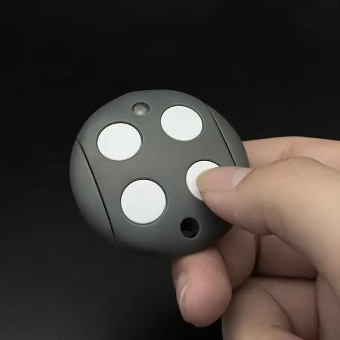Offre spéciale : Nouvelle télécommande Mhouse GTX4 pour portail/garage compatible avec les modèles MOOVO MT4